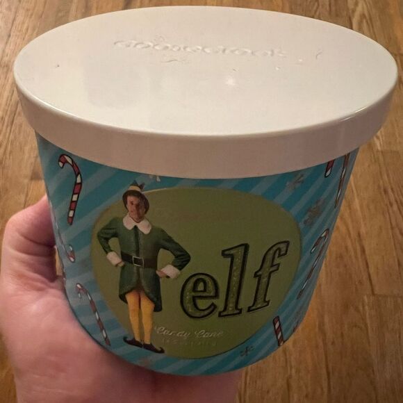 Goose Creek Limited Edition ELF 3 Wick Candle Candy Cane 14.5 oz - Picture 2 of 7